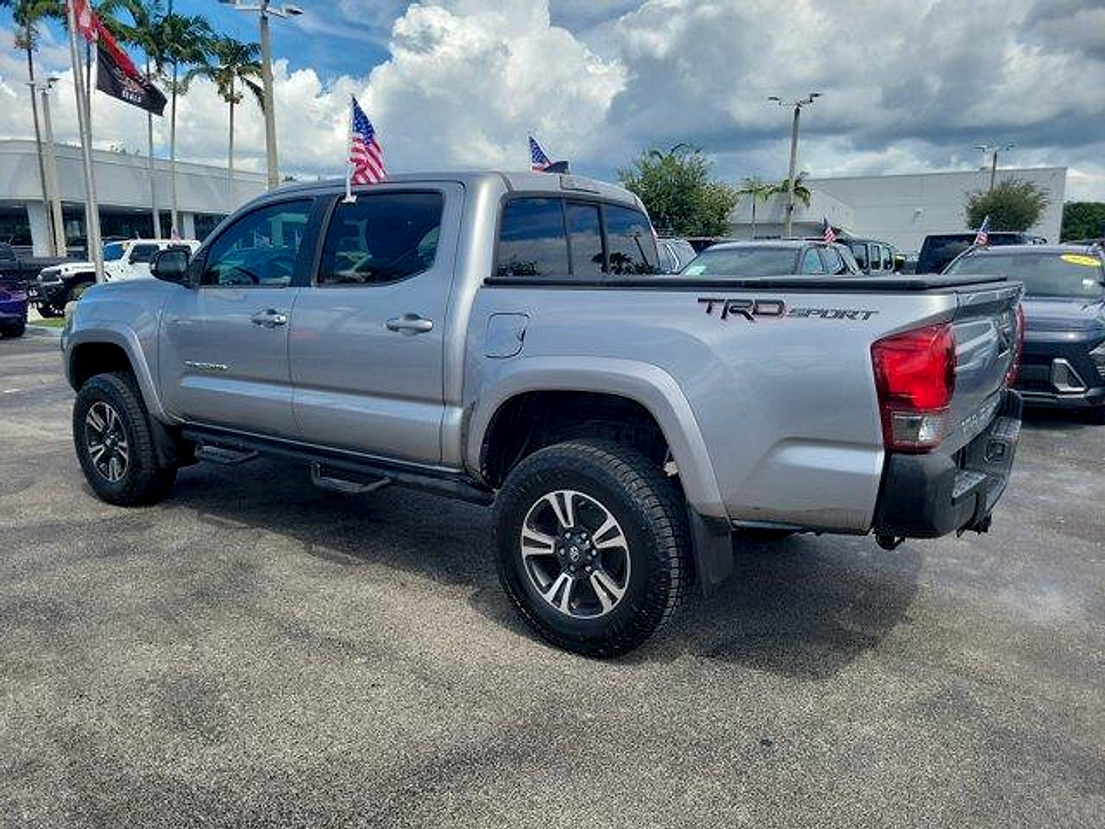 Used 2016 Toyota Tacoma TRD Sport w/ Towing Package RWD image 5