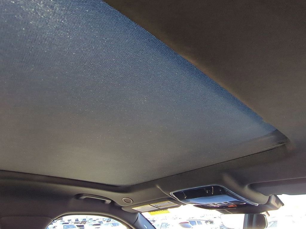 Used 2022 Land Rover Range Rover Velar R-Dynamic S image 23