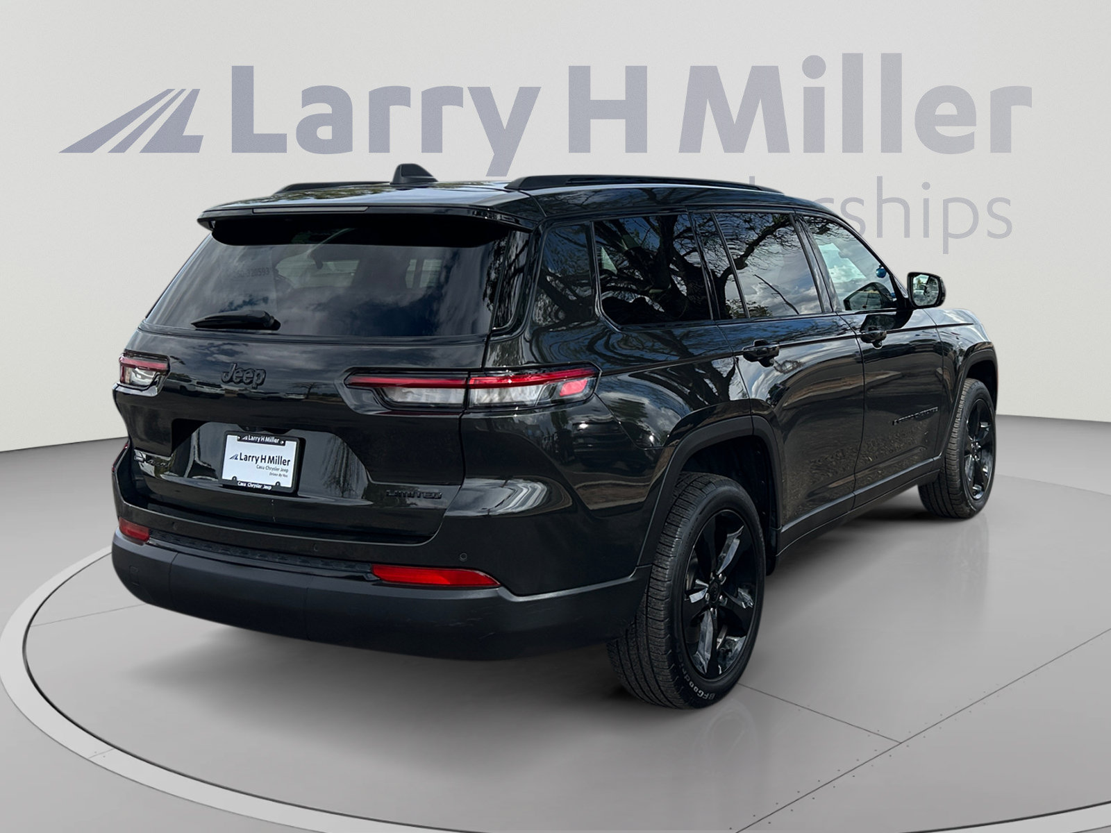 Used 2022 Jeep Grand Cherokee L Limited w/ Black Appearance Package AWD/4WD image 5