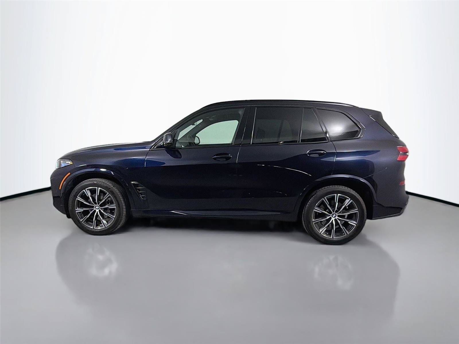 Used 2025 BMW X5 sDrive40i w/ M Sport Package RWD image 8