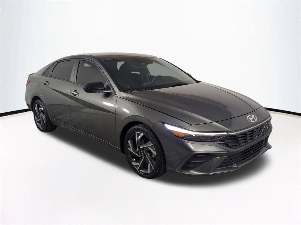 Used 2025 Hyundai Elantra Sport FWD image 2