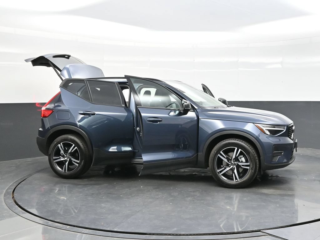 New 2026 Volvo XC40 B5 Core w/ Climate Package AWD/4WD image 44