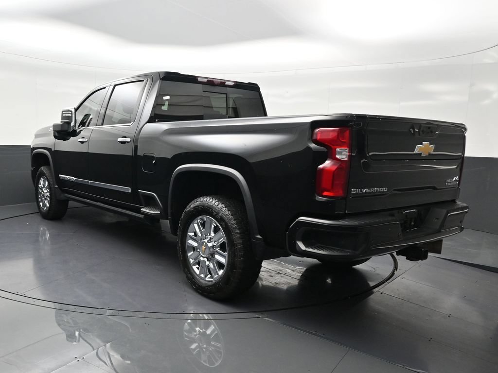Used 2024 Chevrolet Silverado 2500 High Country w/ High Country Premium Package AWD/4WD image 3