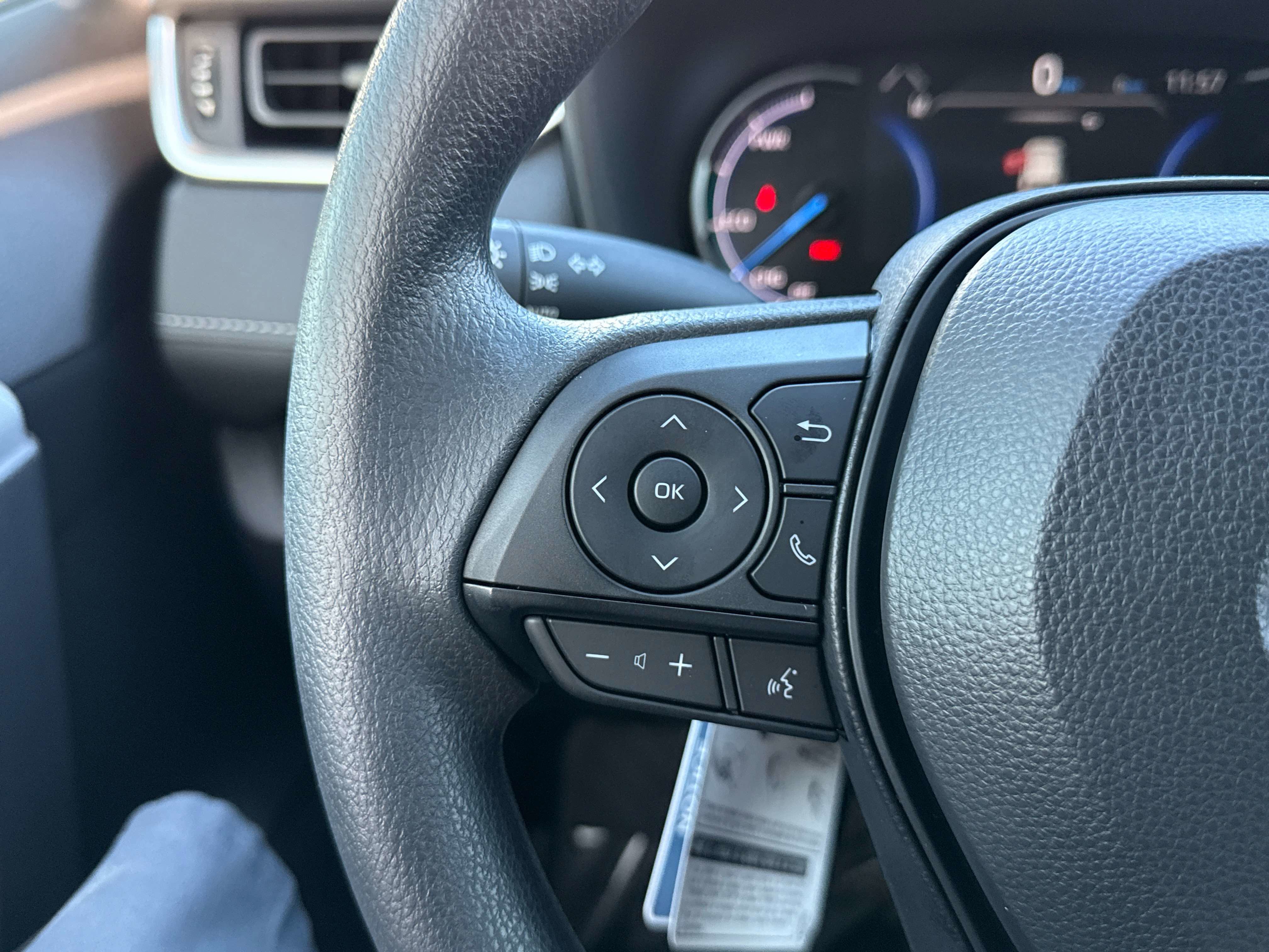 Used 2025 Toyota RAV4 XLE image 26