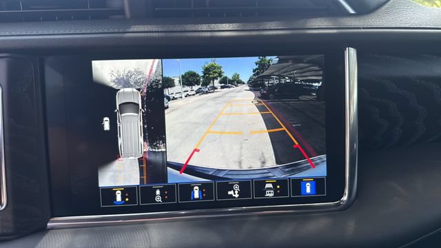 Used 2023 GMC Yukon Denali AWD/4WD image 20