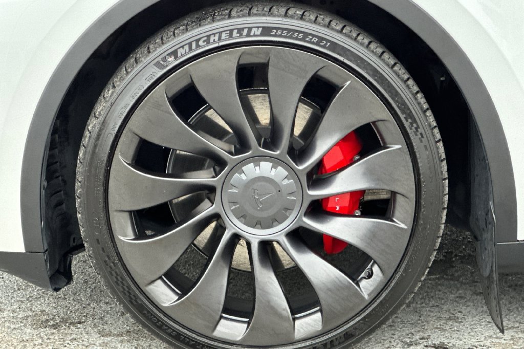 Used 2023 Tesla Model Y Performance AWD/4WD image 25