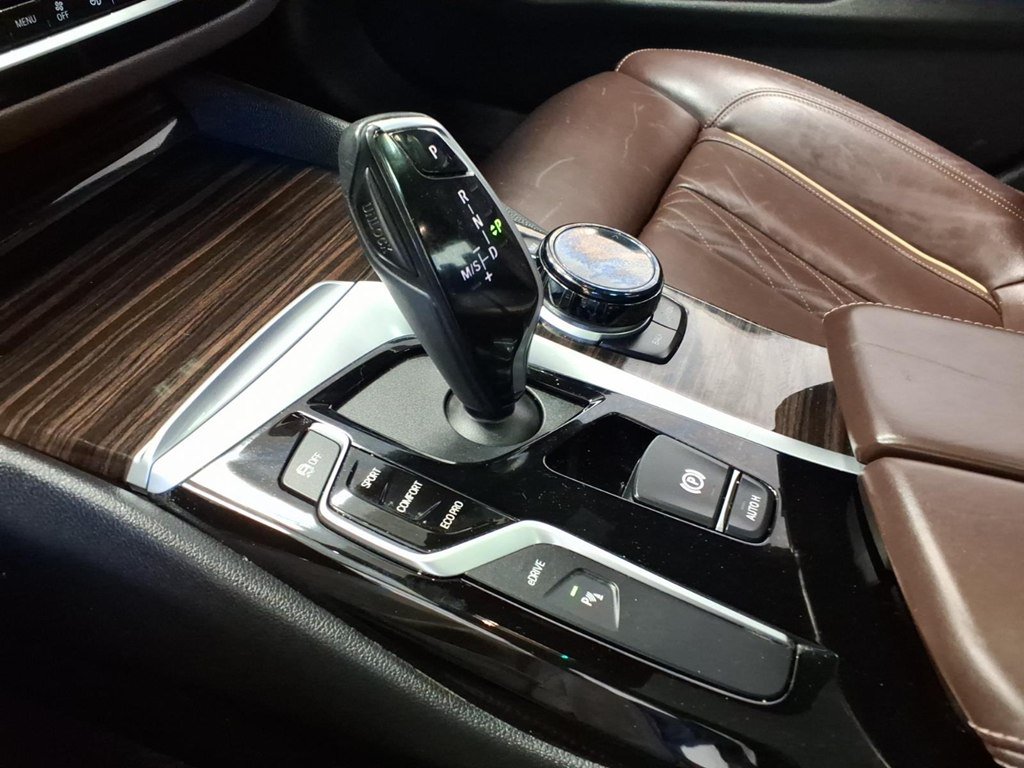 Used 2019 BMW 530e xDrive w/ Executive Package AWD/4WD image 18