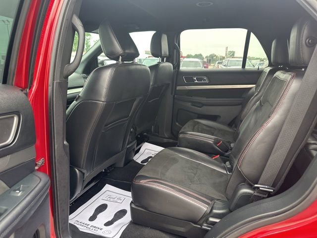 Used 2019 Ford Explorer XLT w/ Equipment Group 202A FWD image 4