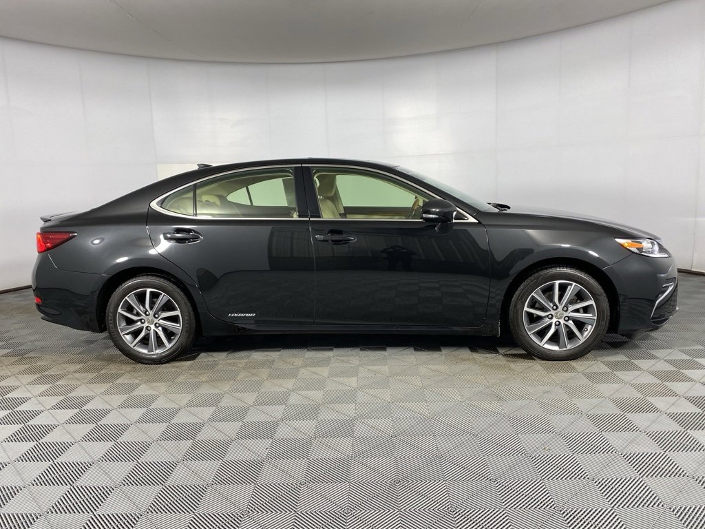 Used 2018 Lexus ES 300h image 24