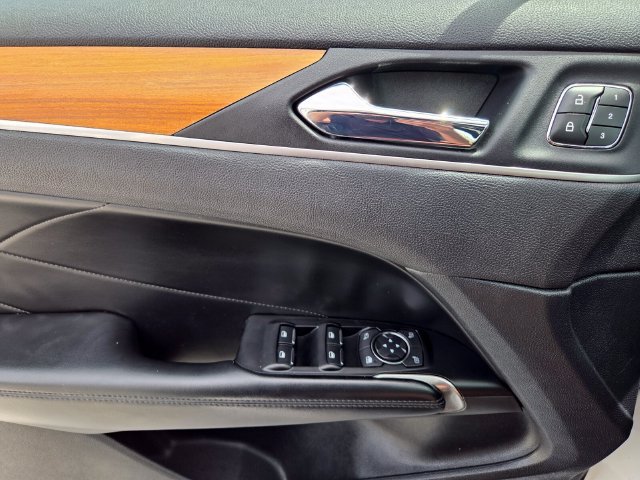 Used 2019 Lincoln MKC Reserve w/ MKC Technology Package FWD image 23