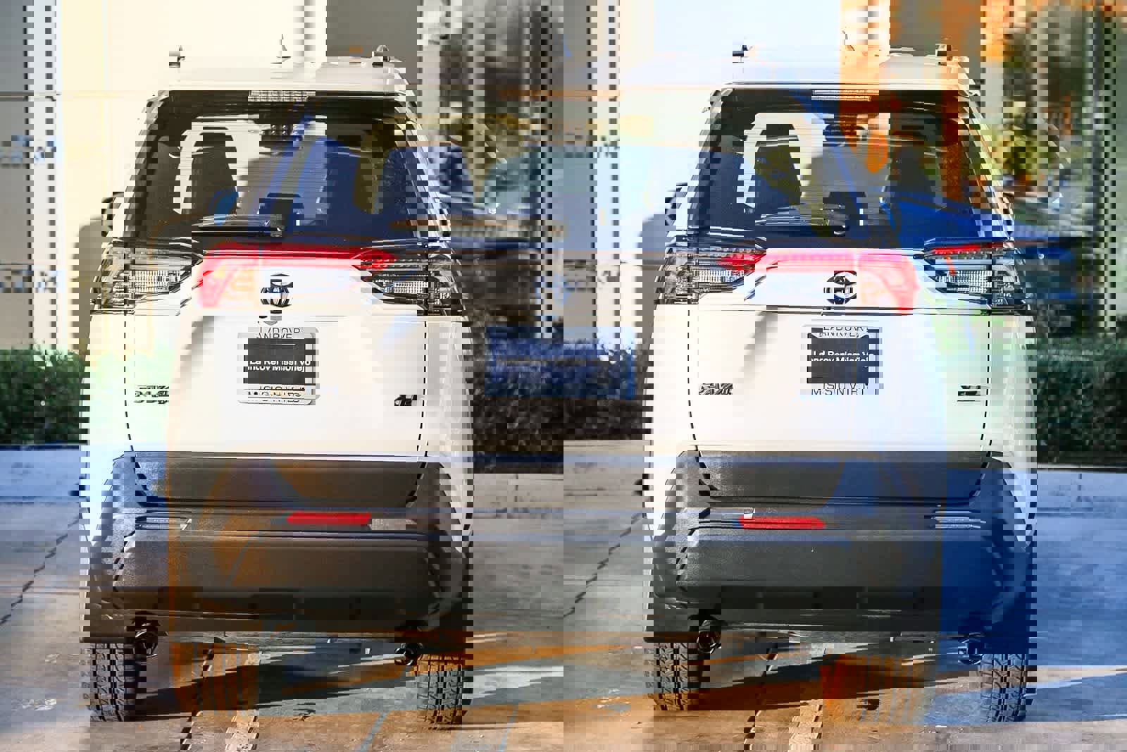 Used 2023 Toyota RAV4 XLE Premium image 7