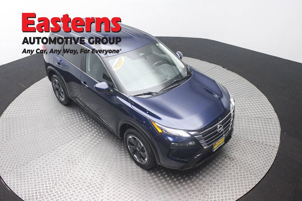 Used 2024 Nissan Rogue SV AWD/4WD image 3