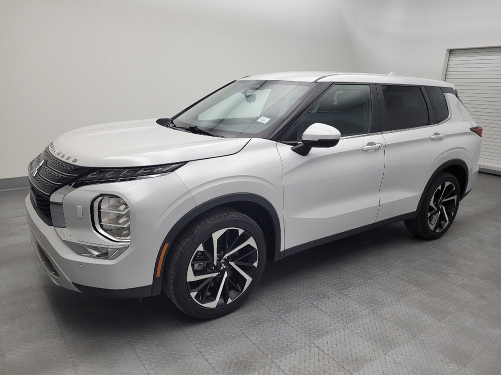 Used 2024 Mitsubishi Outlander SE AWD/4WD image 2
