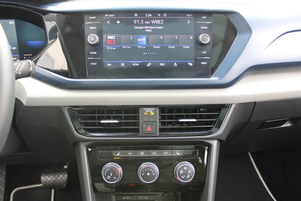 Certified 2023 Volkswagen Taos SE w/ Panoramic Sunroof Package image 15