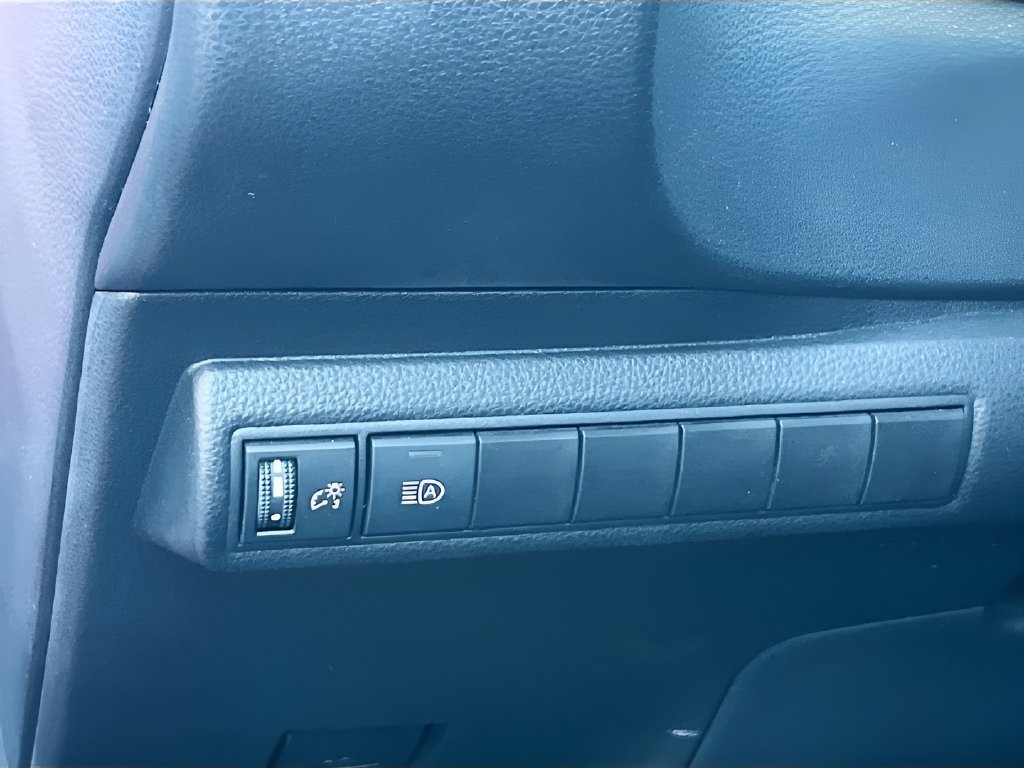 Used 2025 Toyota Corolla LE FWD image 10