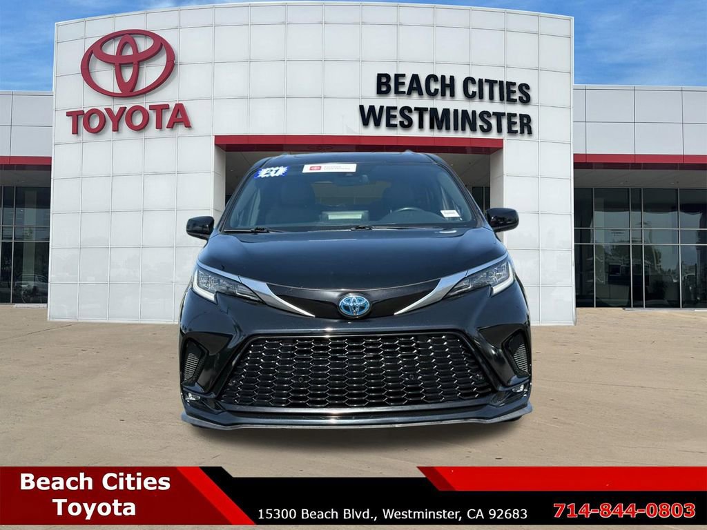 Certified 2021 Toyota Sienna XSE w/ XSE Plus Package FWD image 4