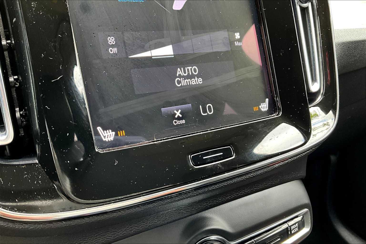 Certified 2022 Volvo XC40 T5 Momentum image 35