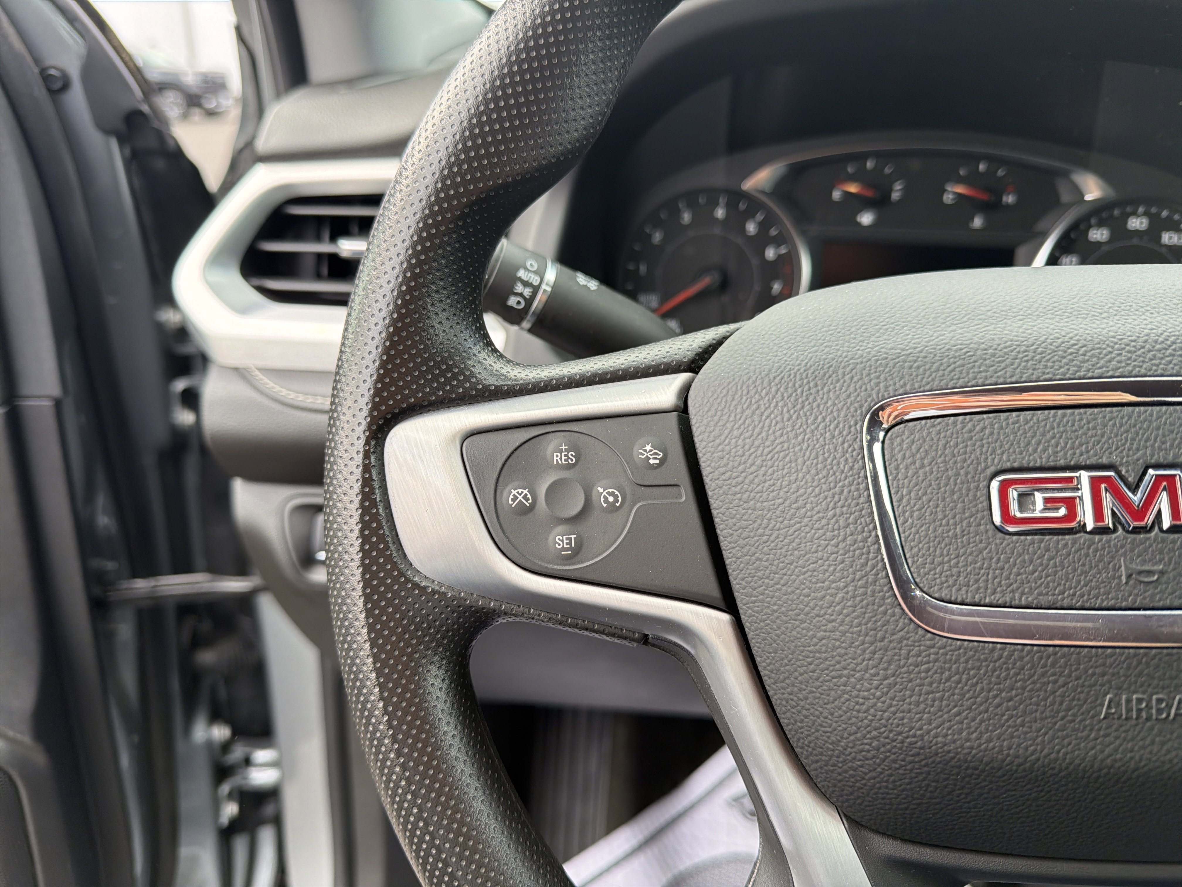 Certified 2023 GMC Acadia SLE image 13