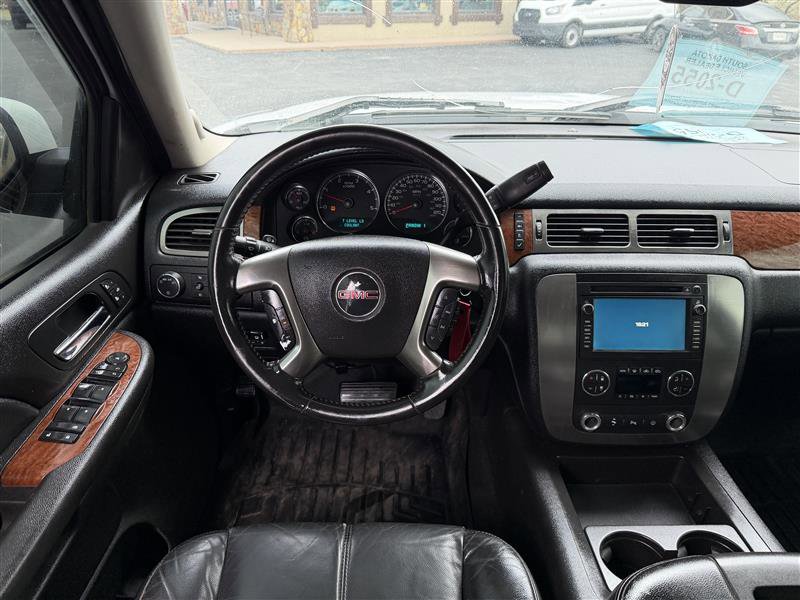 Used 2007 GMC Sierra 2500 SLT w/ Z71 Off-Road Package AWD/4WD image 9
