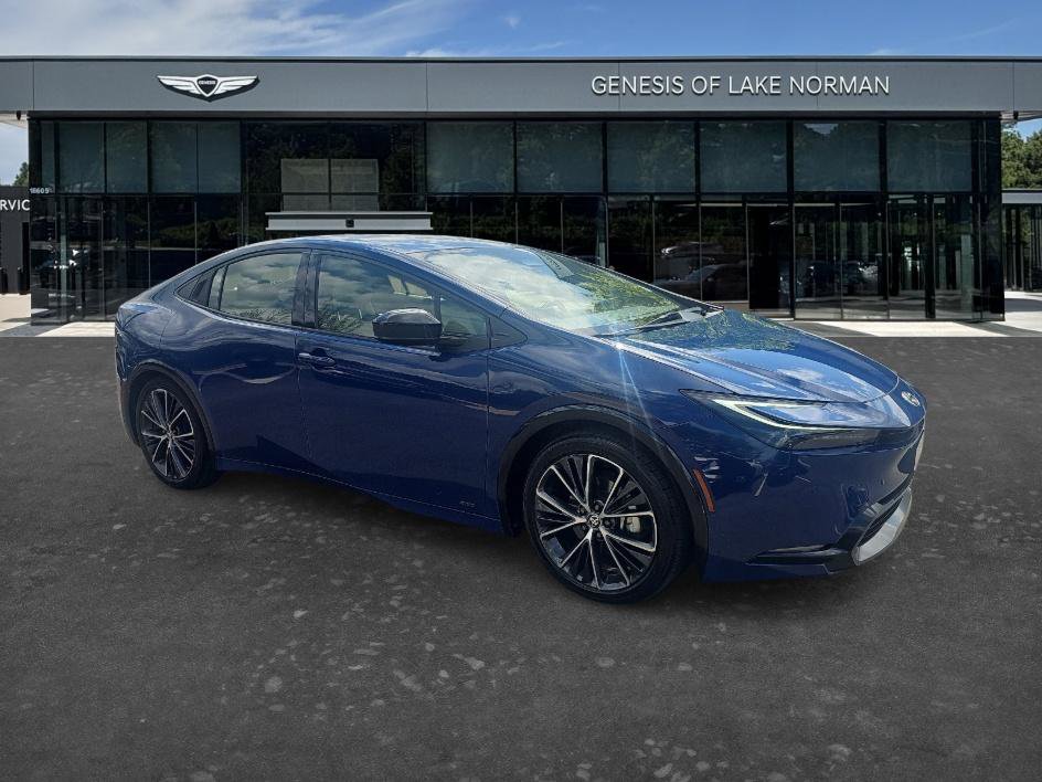 Used 2024 Toyota Prius XLE image 3