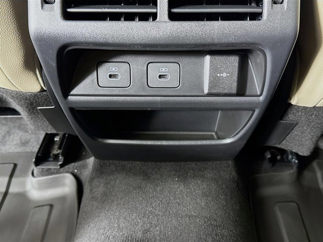 Used 2025 Land Rover Discovery Sport S image 28