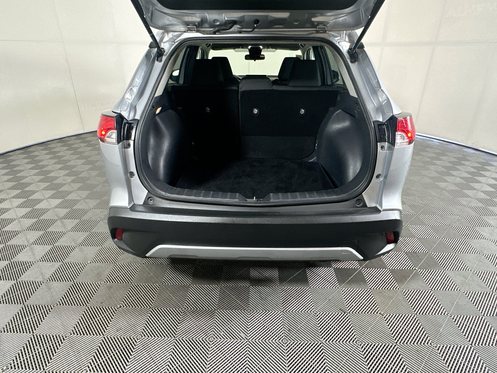 Used 2022 Toyota Corolla Cross LE FWD image 31
