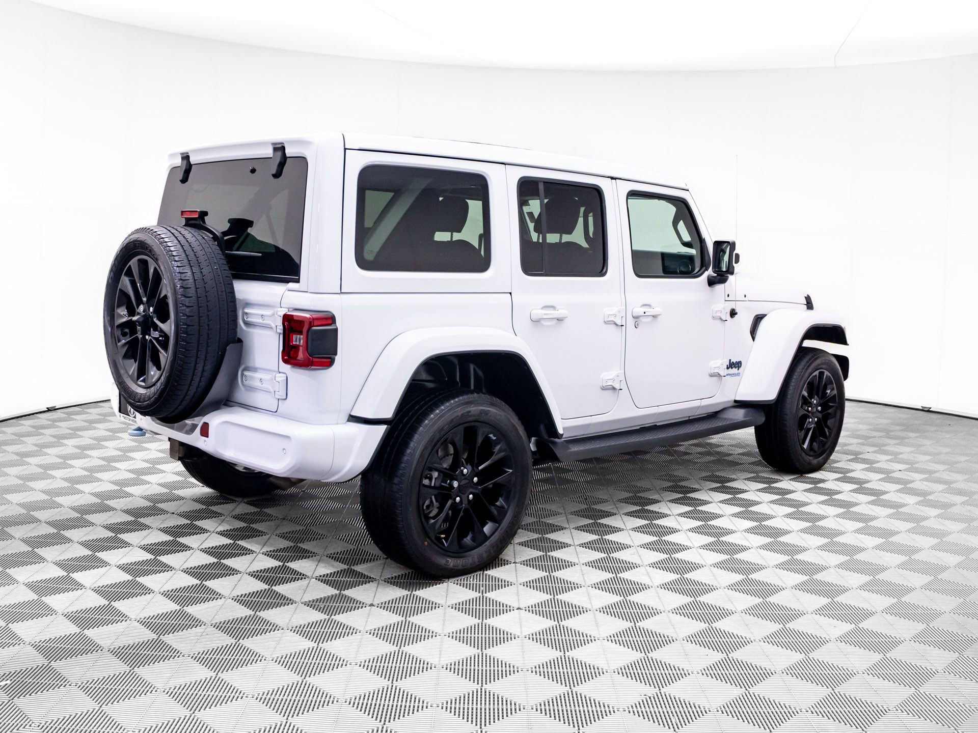 Used 2021 Jeep Wrangler Unlimited Sahara image 5