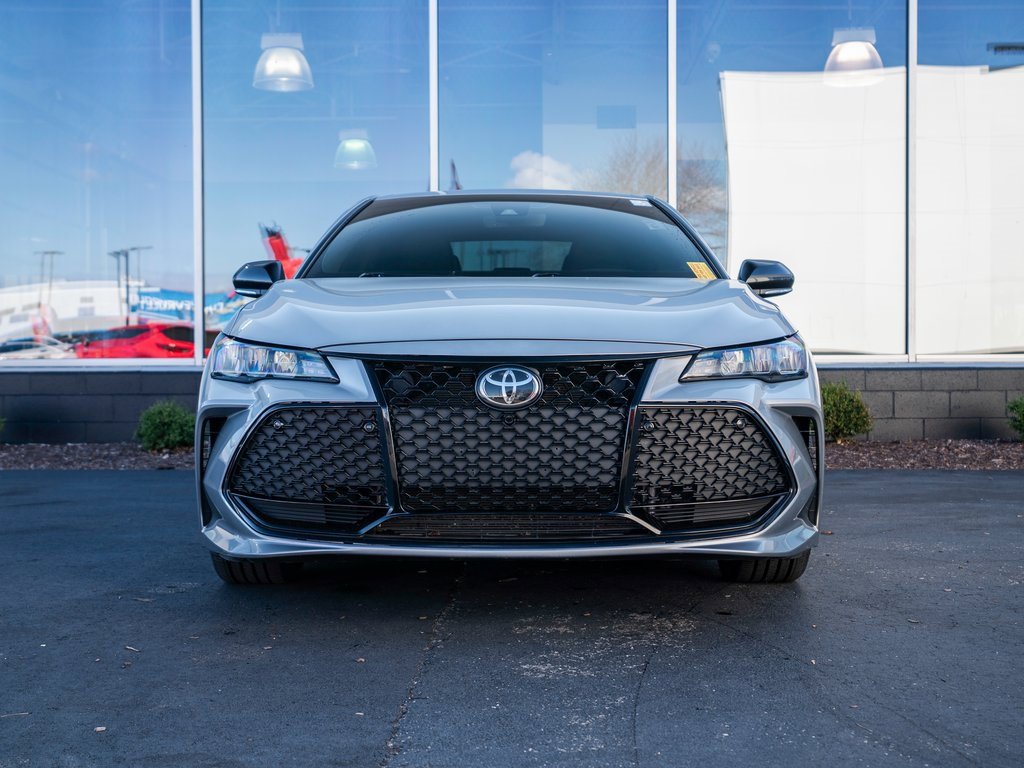 Used 2019 Toyota Avalon XSE image 2