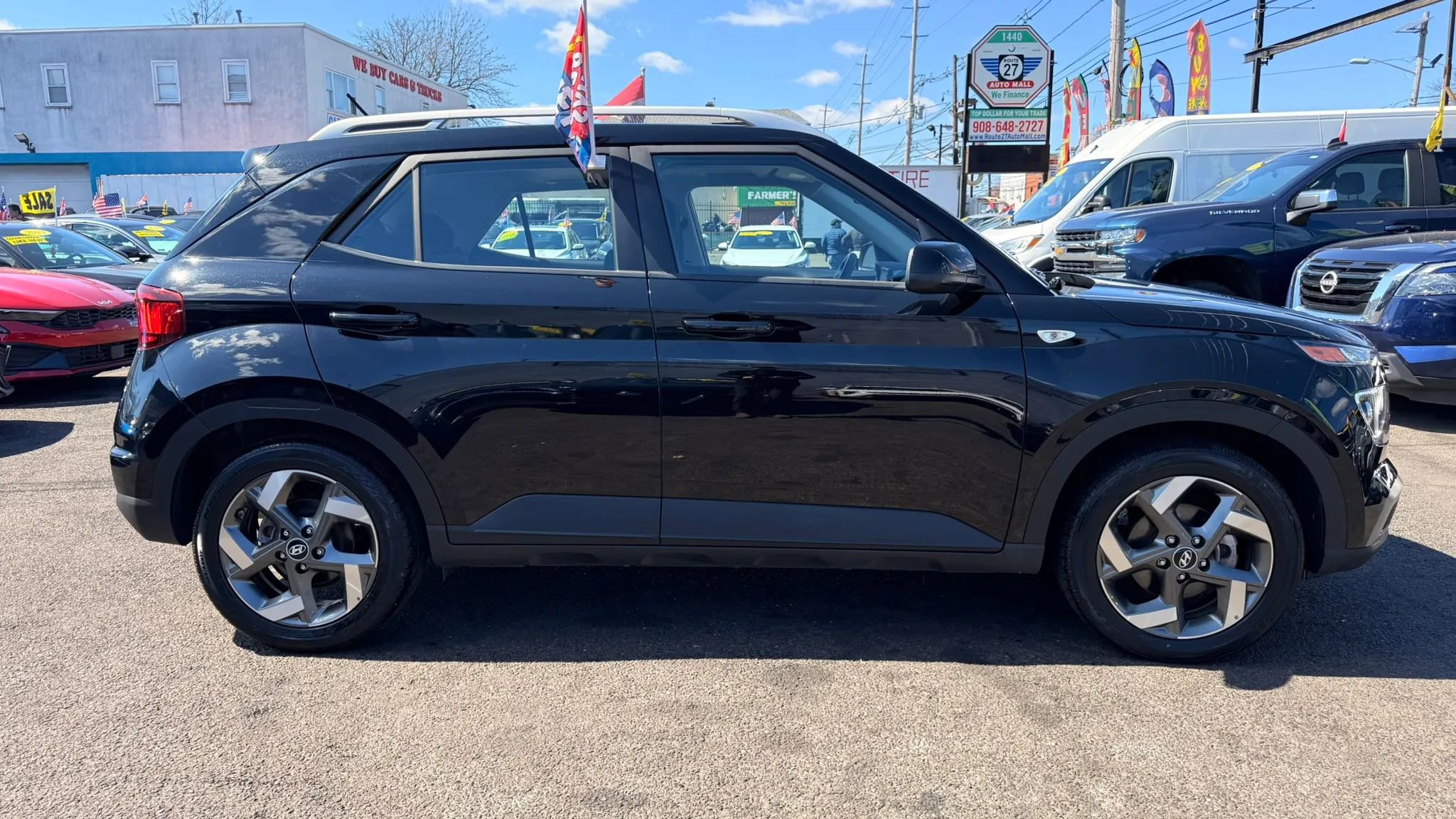 Used 2025 Hyundai Venue SEL image 11