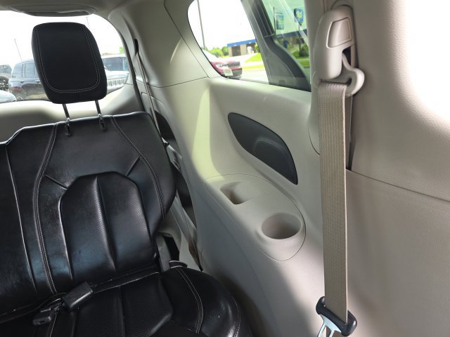 Used 2023 Chrysler Pacifica Touring-L FWD image 32