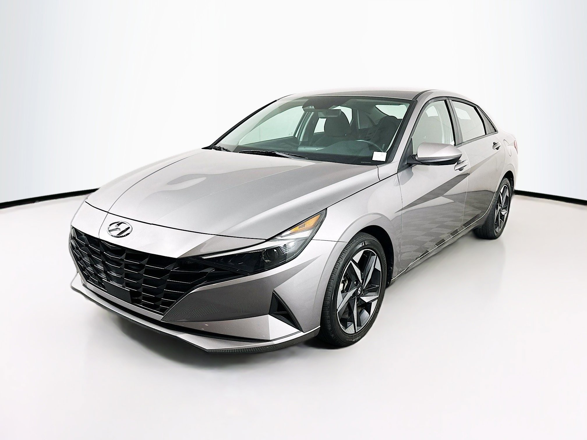Used 2023 Hyundai Elantra SEL w/ Convenience Package FWD image 3