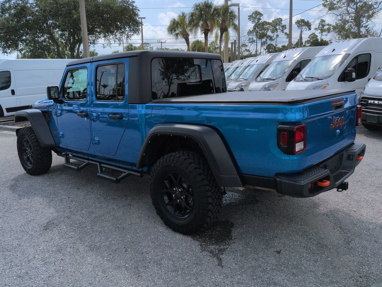 Used 2023 Jeep Gladiator Mojave AWD/4WD image 7
