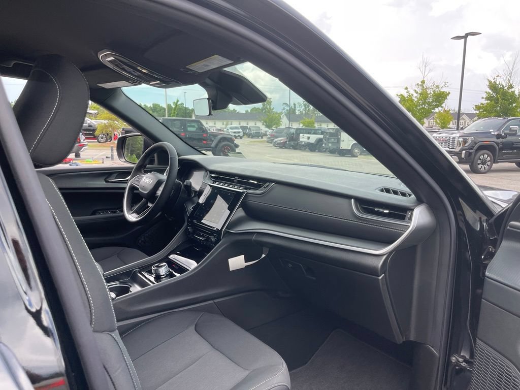 New 2026 Jeep Grand Cherokee Laredo RWD image 33
