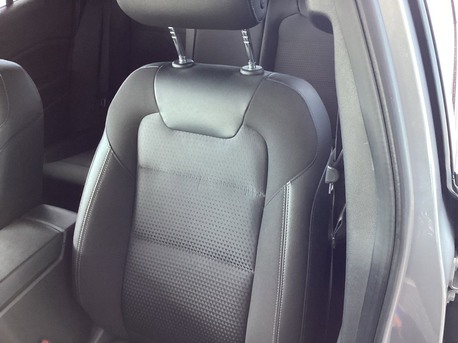 Used 2025 Chevrolet Trax LT w/ LT Convenience Package image 10