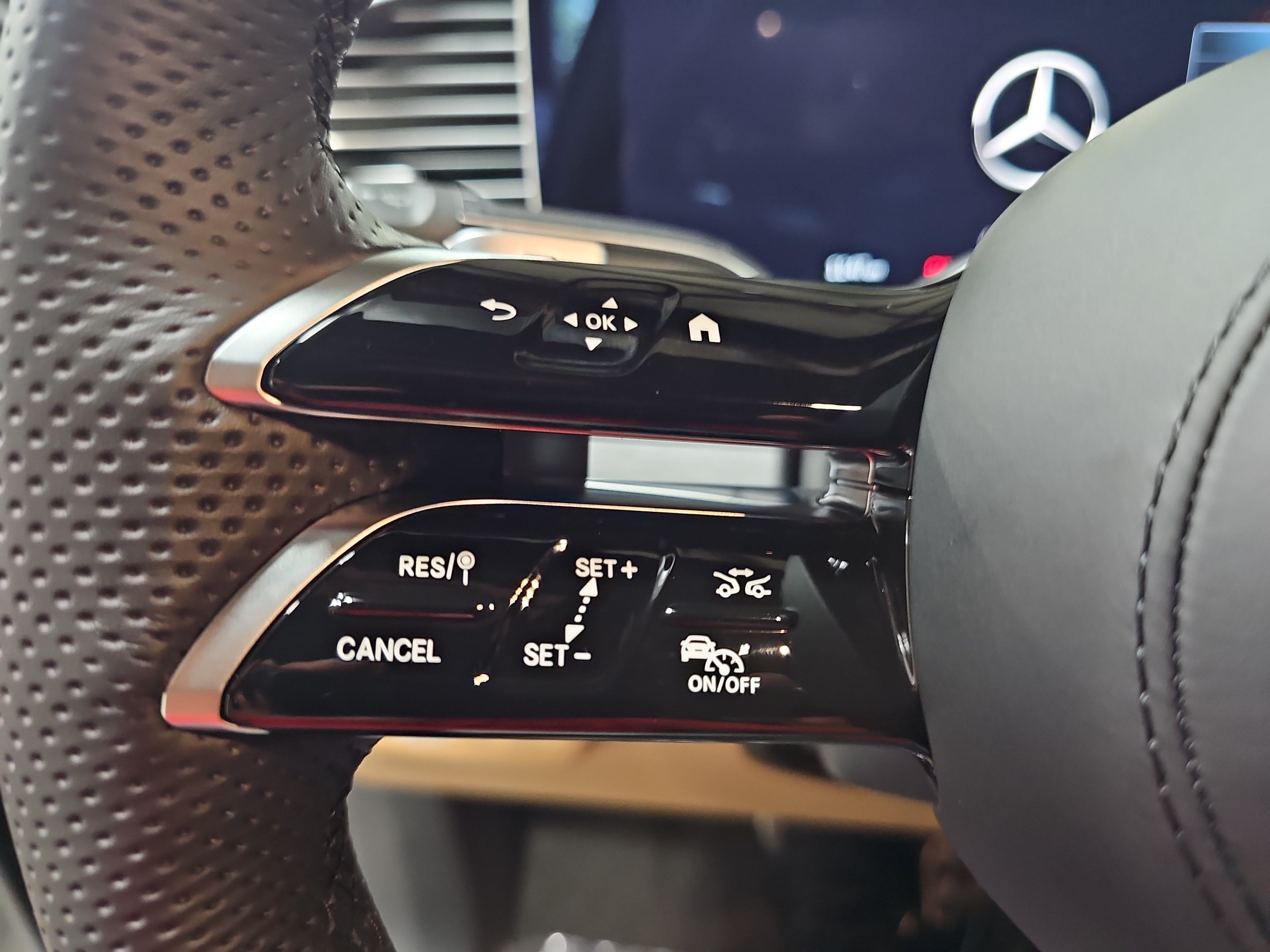 New 2026 Mercedes-Benz GLS 450 4MATIC image 17