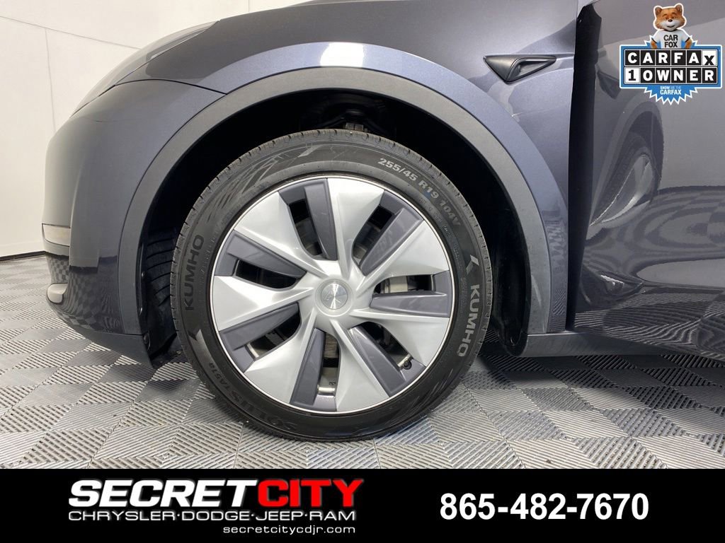 Used 2024 Tesla Model Y Long Range AWD/4WD image 9