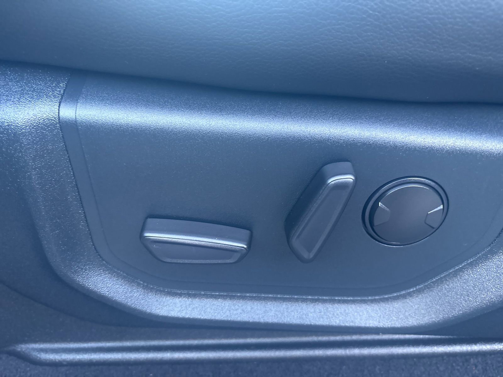 Used 2020 Ford F250 Lariat w/ Chrome Package image 29