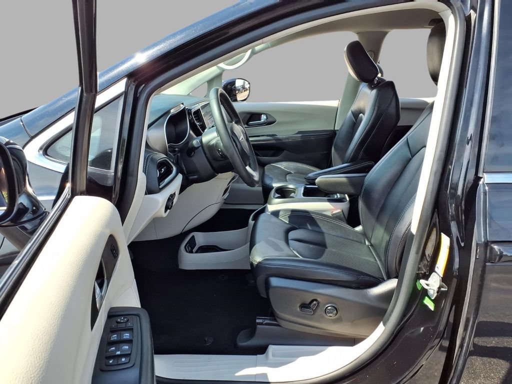 Used 2024 Chrysler Pacifica Limited FWD image 21