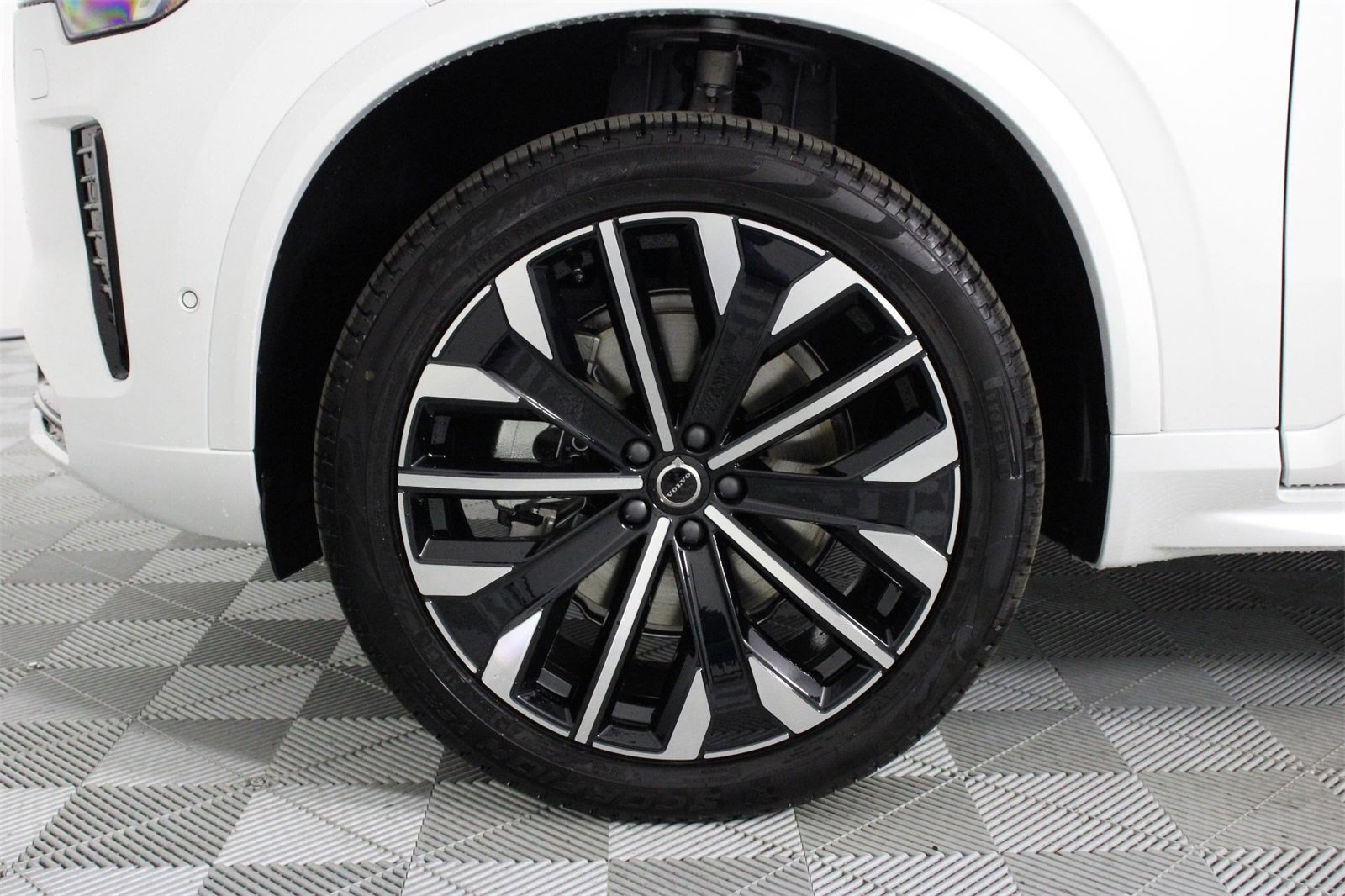 New 2026 Volvo XC90 B6 Ultra image 13