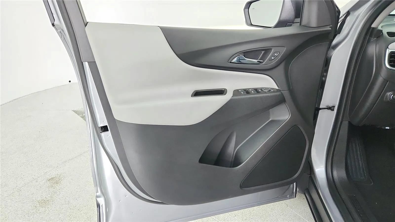 Used 2023 Chevrolet Equinox LS w/ LS Convenience Package FWD image 42