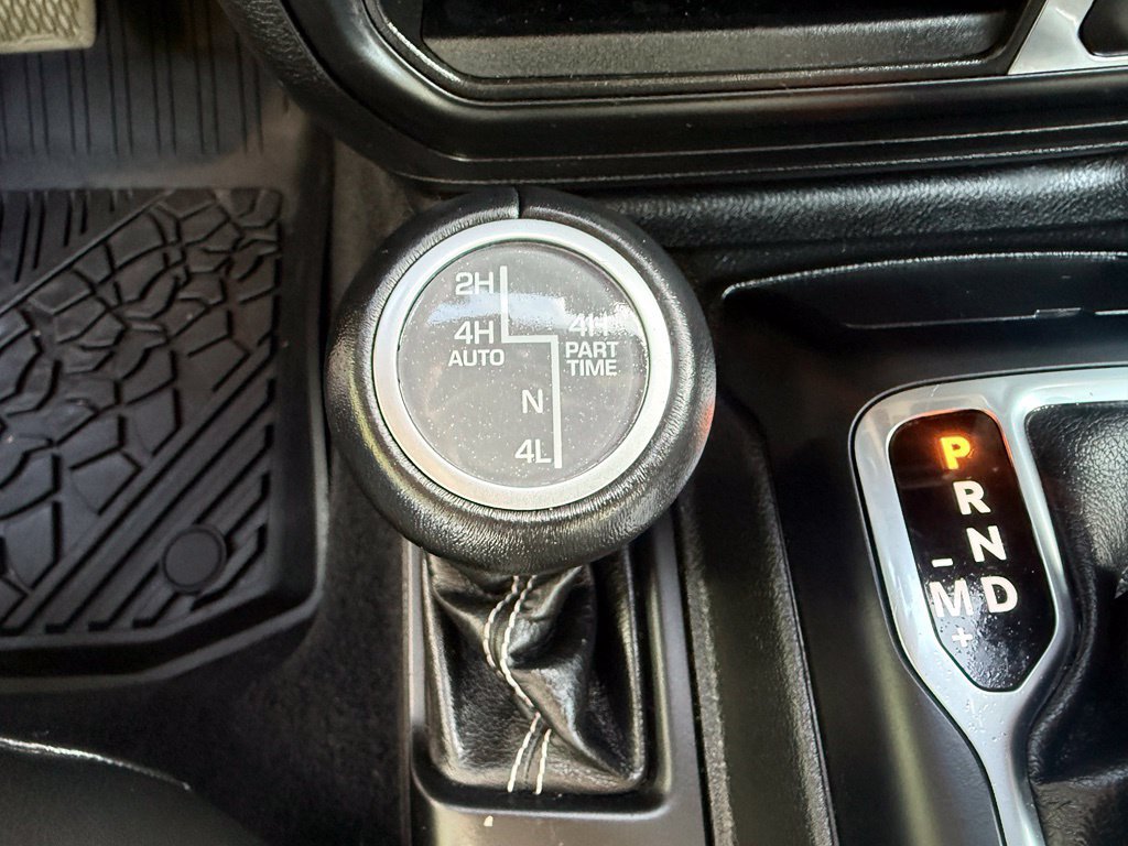 Used 2023 Jeep Wrangler Unlimited Sahara AWD/4WD image 23