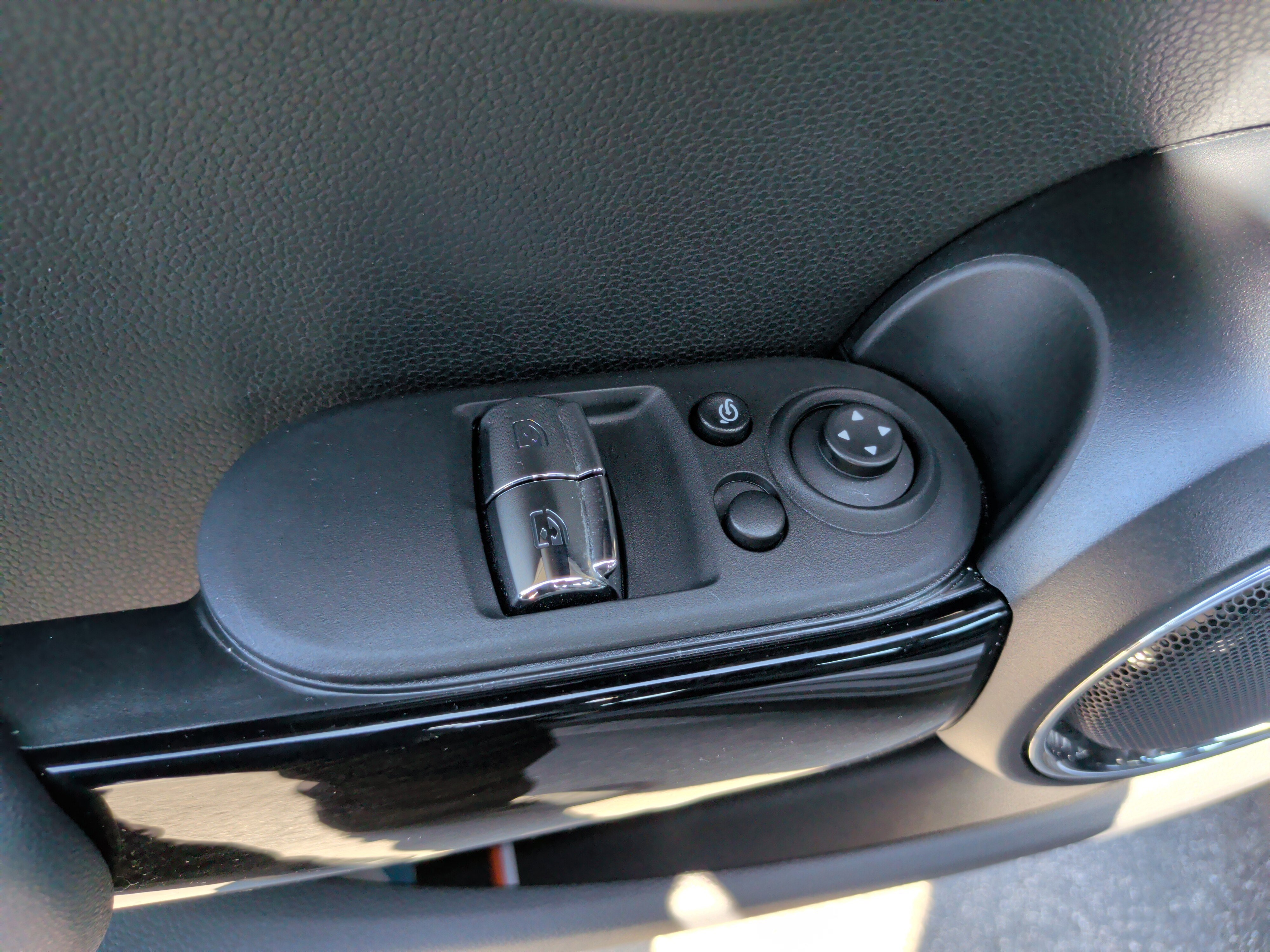 Used 2021 MINI Cooper S w/ Driver Assistance Package image 23