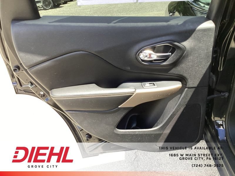 Used 2017 Jeep Cherokee Limited AWD/4WD image 17