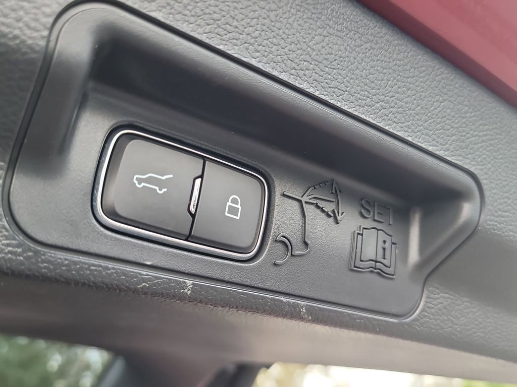 Certified 2023 Ford Explorer Limited w/ Limited Technology Package image 9