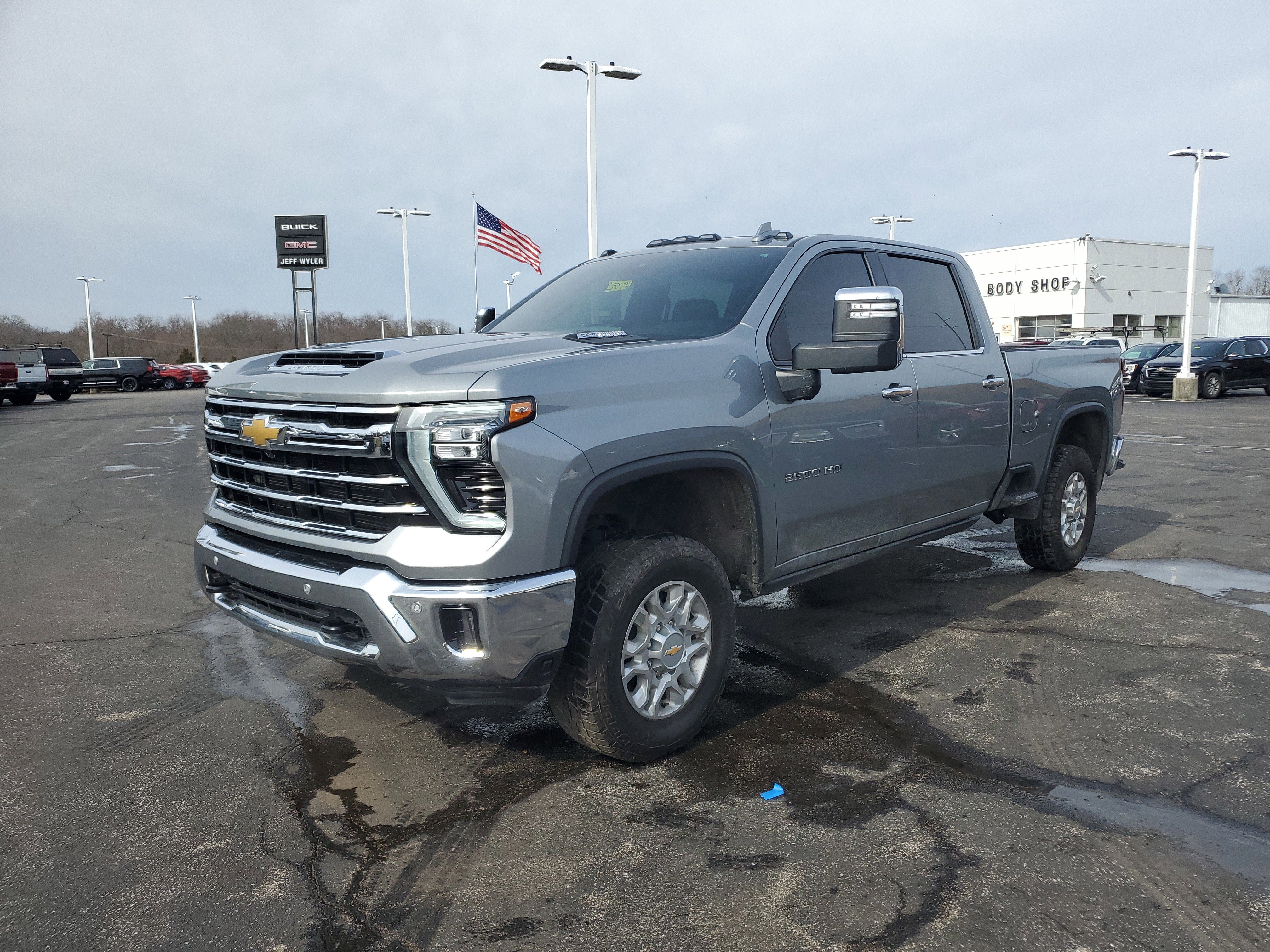 Used 2025 Chevrolet Silverado 2500 LTZ w/ LTZ Plus Package image 9