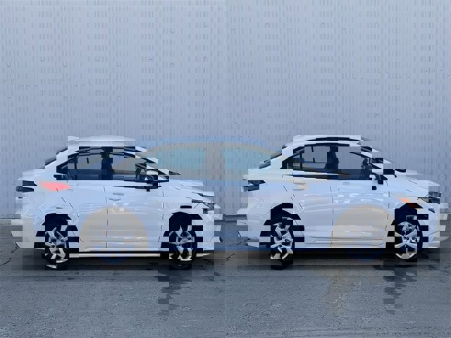 Used 2022 Toyota Corolla LE image 3