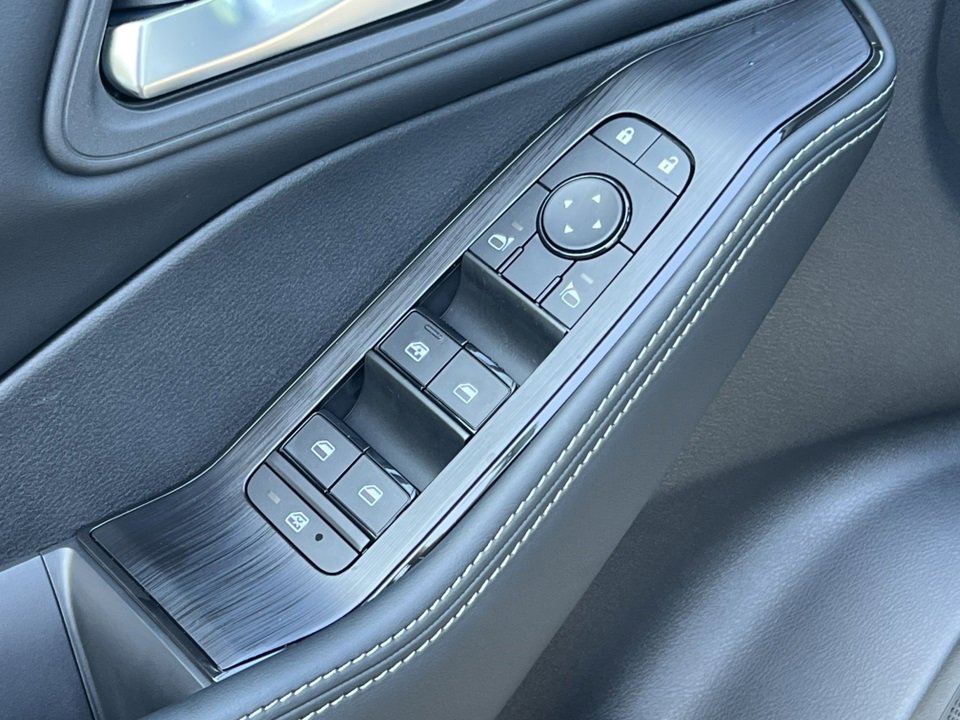 Used 2026 Nissan Rogue SV image 12