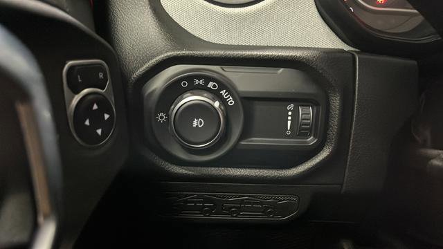 Used 2024 Jeep Wrangler Sport S image 31