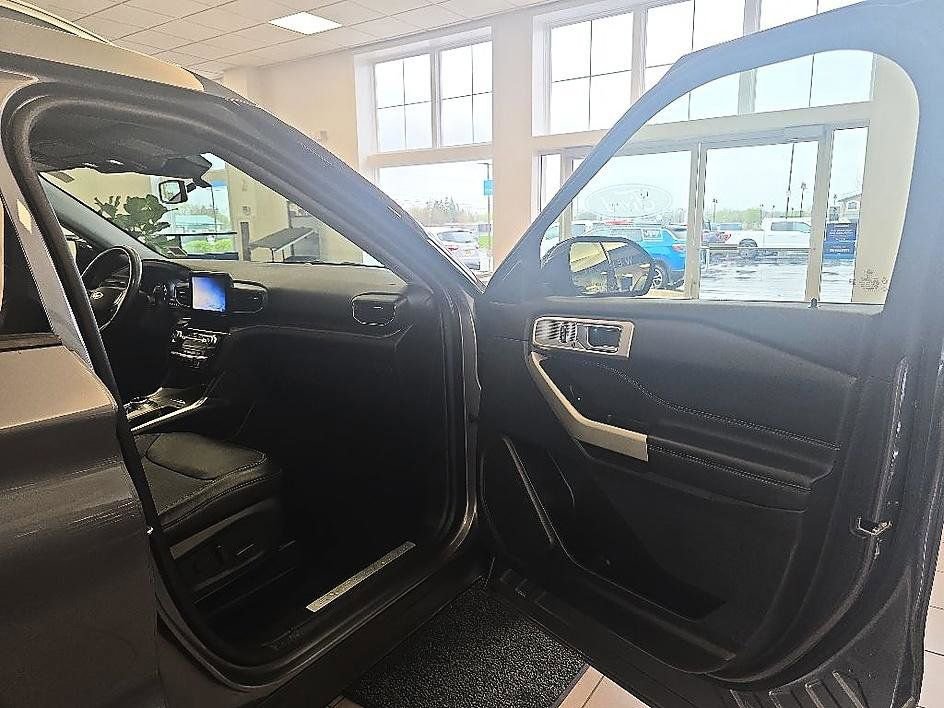 Used 2021 Ford Explorer Limited AWD/4WD image 39