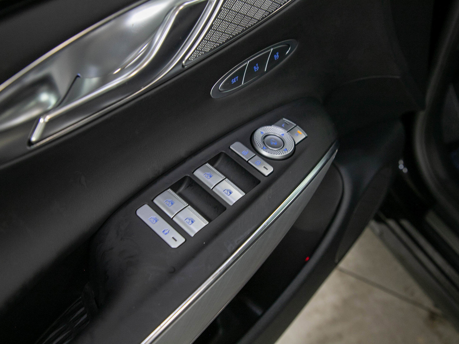 Used 2023 Genesis Electrified GV70 AWD/4WD image 22